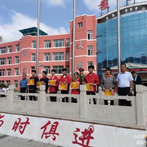 “爱照角度，朝阳温度”微心愿捐赠仪式在卓资县职业中学举行