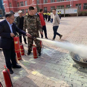 防患于未然 警钟长鸣——卓资县职业中学开展消防安全灭火演练活动